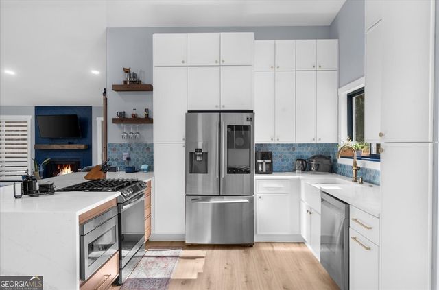 5802 Bay Pointe Sound NW, Acworth, GA 30101