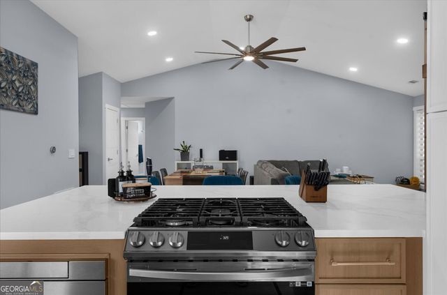 5802 Bay Pointe Sound NW, Acworth, GA 30101