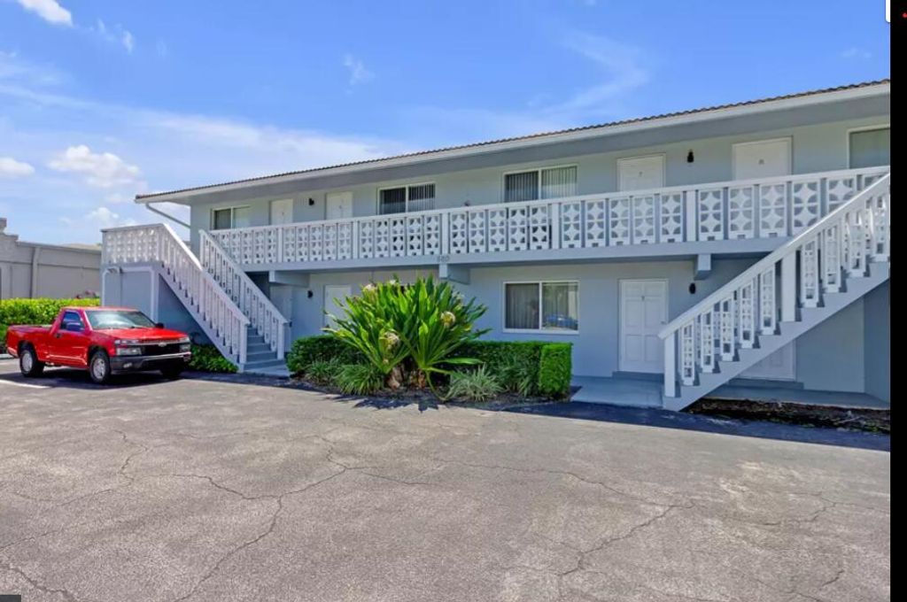560 NE 46th Street 6, Boca Raton, FL 33431