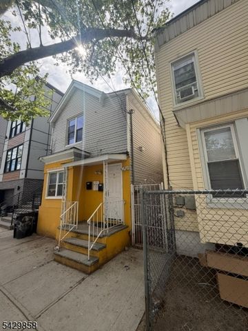 78 Garside St, Newark City, NJ 07104