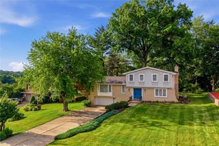480 Herbst Manor Rd, Kennedy Twp, PA 15108