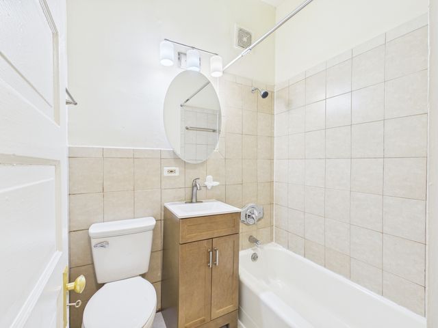 5328 S Calumet Avenue 1R, Chicago, IL 60615