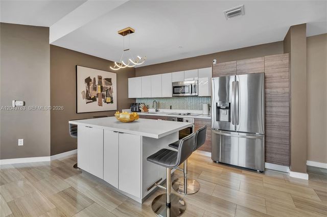 1010 SW 2nd Ave 2201, Miami, FL 33130