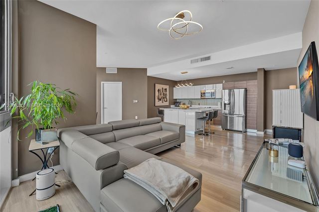 1010 SW 2nd Ave 2201, Miami, FL 33130