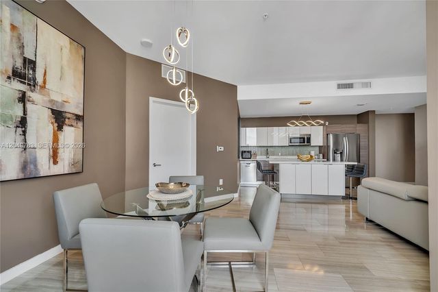 1010 SW 2nd Ave 2201, Miami, FL 33130