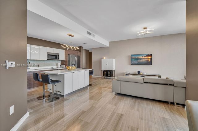 1010 SW 2nd Ave 2201, Miami, FL 33130