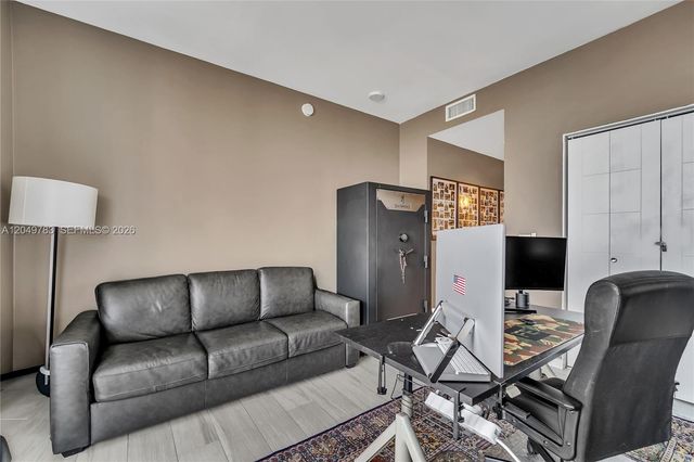 1010 SW 2nd Ave 2201, Miami, FL 33130
