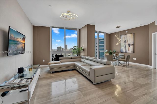 1010 SW 2nd Ave 2201, Miami, FL 33130