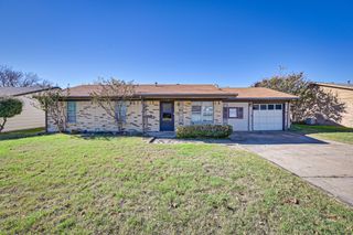 316 Wallace Drive, Crowley, TX 76036