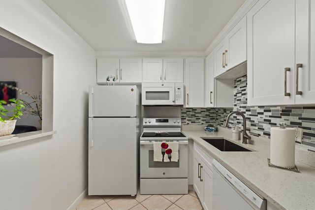 126 Southampton B, West Palm Beach, FL 33417