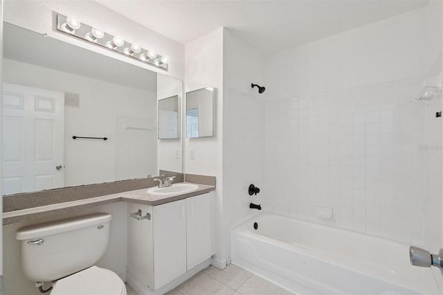 8813 LATREC AVENUE 206, Orlando, FL 32819