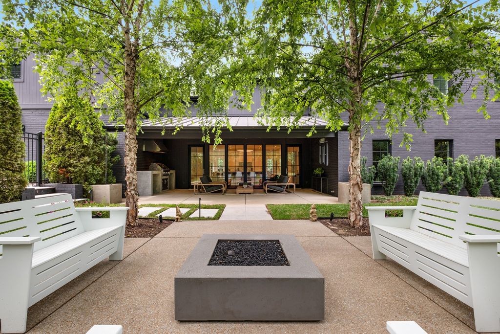 2804 Hawthorne Pl, Nashville, TN 37212