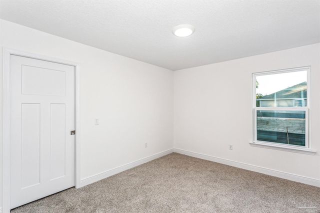 4924 E Spencer Field Rd, Pace, FL 32571