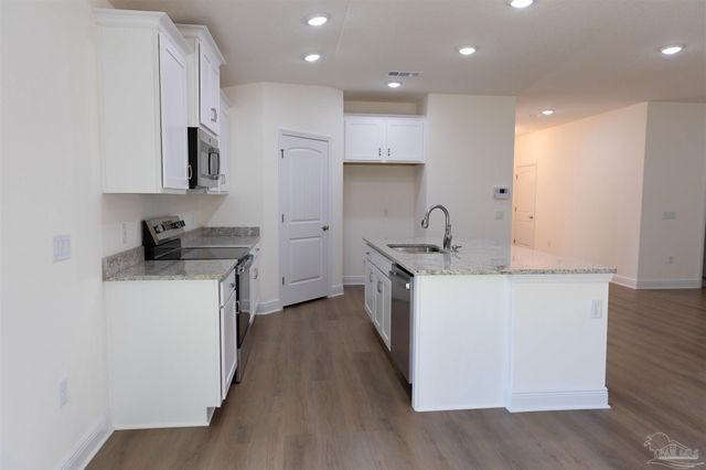 4924 E Spencer Field Rd, Pace, FL 32571