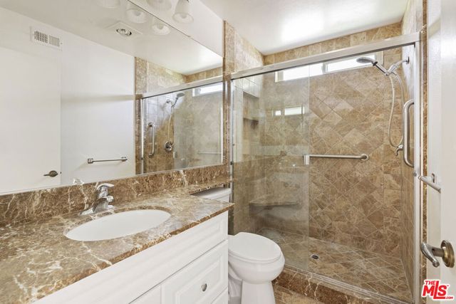 44122 Village 44, Camarillo, CA 93012