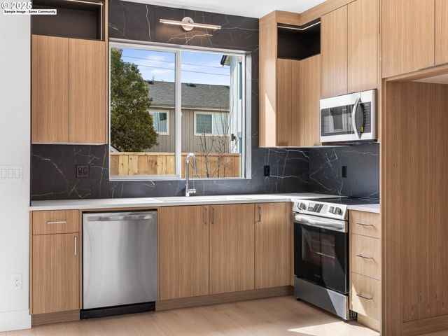 5185 Se 28th Ave 9, Portland, OR 97202