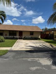 278 SW 7th St 1, Dania Beach, FL 33004