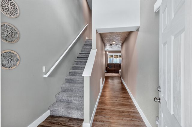 806 E Canterbury Ln, Colbert, WA 99005