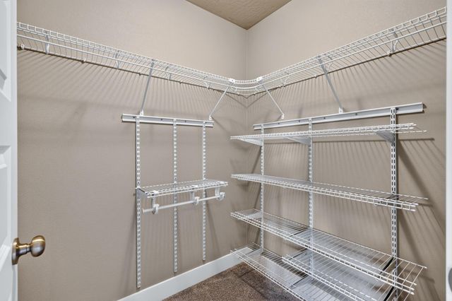 806 E Canterbury Ln, Colbert, WA 99005