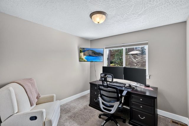 806 E Canterbury Ln, Colbert, WA 99005