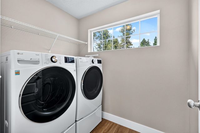 806 E Canterbury Ln, Colbert, WA 99005