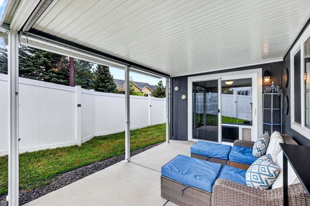 806 E Canterbury Ln, Colbert, WA 99005