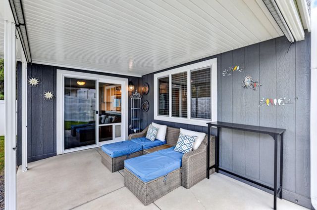 806 E Canterbury Ln, Colbert, WA 99005