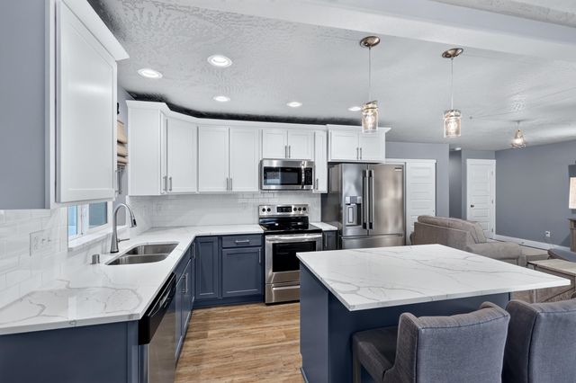 806 E Canterbury Ln, Colbert, WA 99005