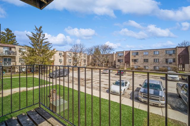 404 Inland Drive 2B, Wheeling, IL 60090