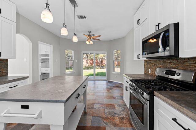 8620 Neider DR, Austin, TX 78749