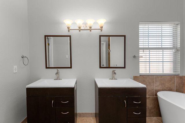 8620 Neider DR, Austin, TX 78749