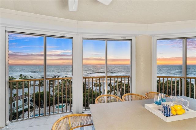 8111 Bay Colony DR # 503, Naples, FL 34108