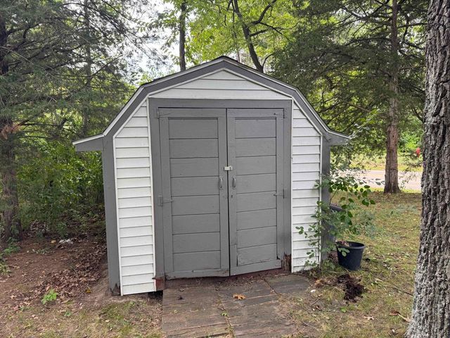 127 Sugar Maple Circle, Lake Delton, WI 53965