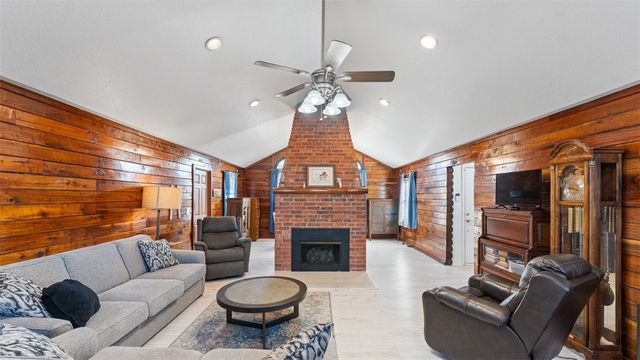 15743 Easterling Road, Pea Ridge, AR 72751