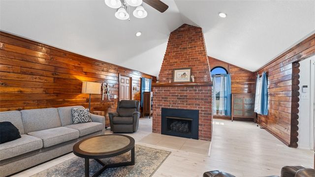 15743 Easterling Road, Pea Ridge, AR 72751