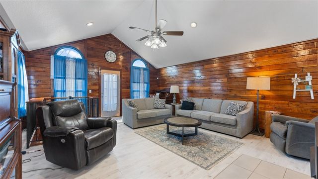 15743 Easterling Road, Pea Ridge, AR 72751
