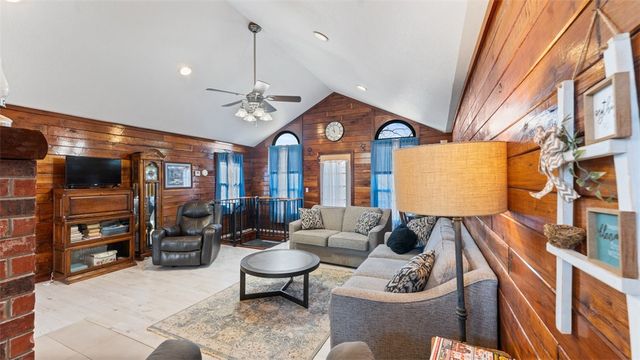 15743 Easterling Road, Pea Ridge, AR 72751