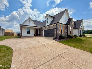 738 Coahoma Court, Nesbit, MS 38651