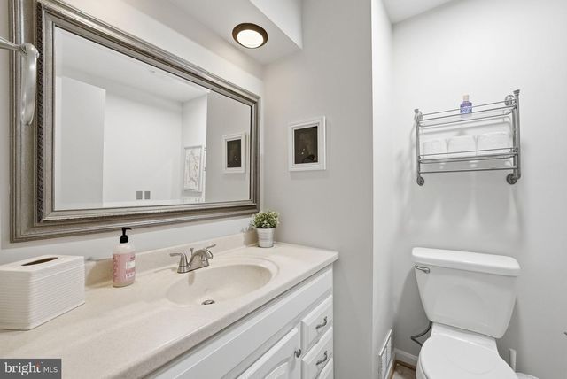 2111 STATUTE LN, Vienna, VA 22181