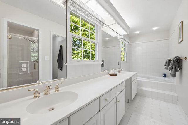 2111 STATUTE LN, Vienna, VA 22181