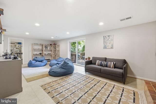 2111 STATUTE LN, Vienna, VA 22181