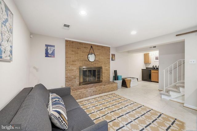 2111 STATUTE LN, Vienna, VA 22181