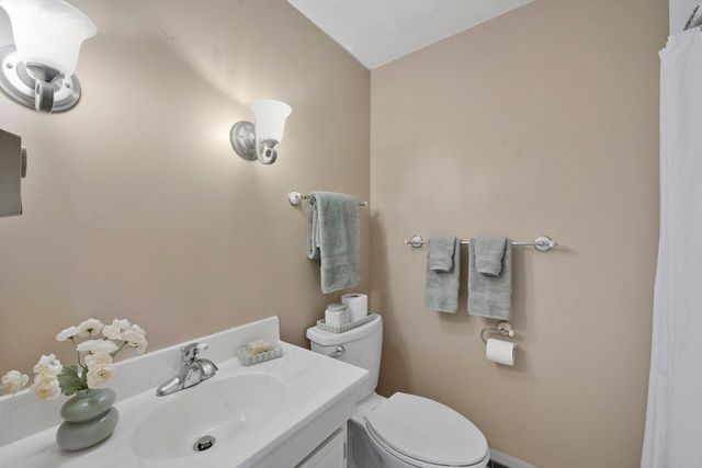124 Westmoreland Ave, Longmeadow, MA 01106
