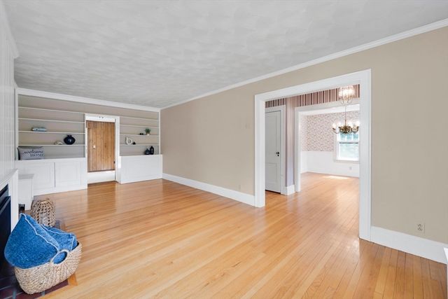 124 Westmoreland Ave, Longmeadow, MA 01106