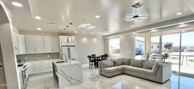 15048 RANCHO DEL SUR Drive, El Paso, TX 79938