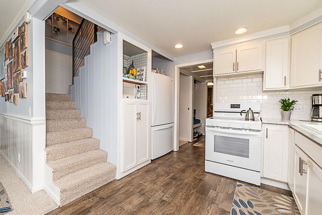 1210 N Eagle Lake Drive, Kalamazoo, MI 49009