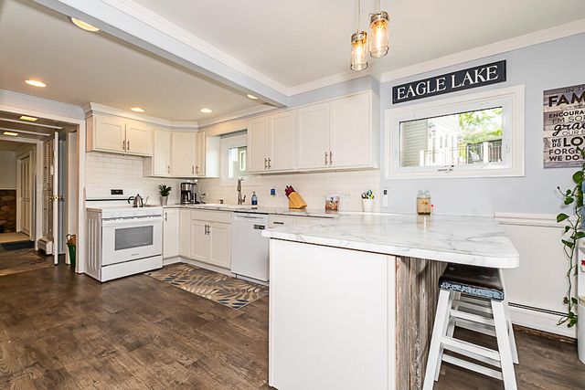 1210 N Eagle Lake Drive, Kalamazoo, MI 49009
