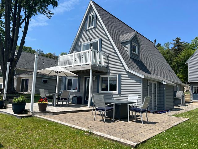 1210 N Eagle Lake Drive, Kalamazoo, MI 49009