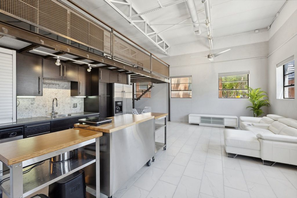 215 N Walton Street 2, Dallas, TX 75226