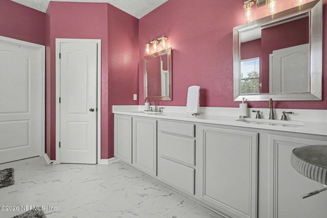 4023 SHERMAN HILLS Parkway W, Jacksonville, FL 32210